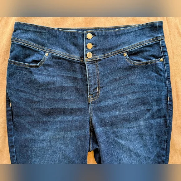 Lane Bryant High Rise Crop Jegging! Size 16! - Picture 2 of 5